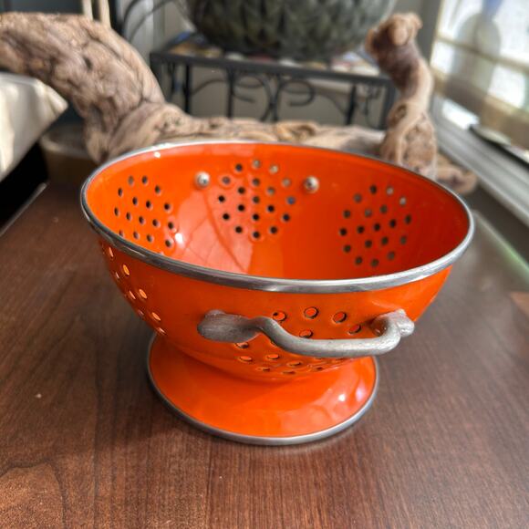 Vintage Orange Colander Strainer Made of Enamel on Steel - Picture 5 of 8